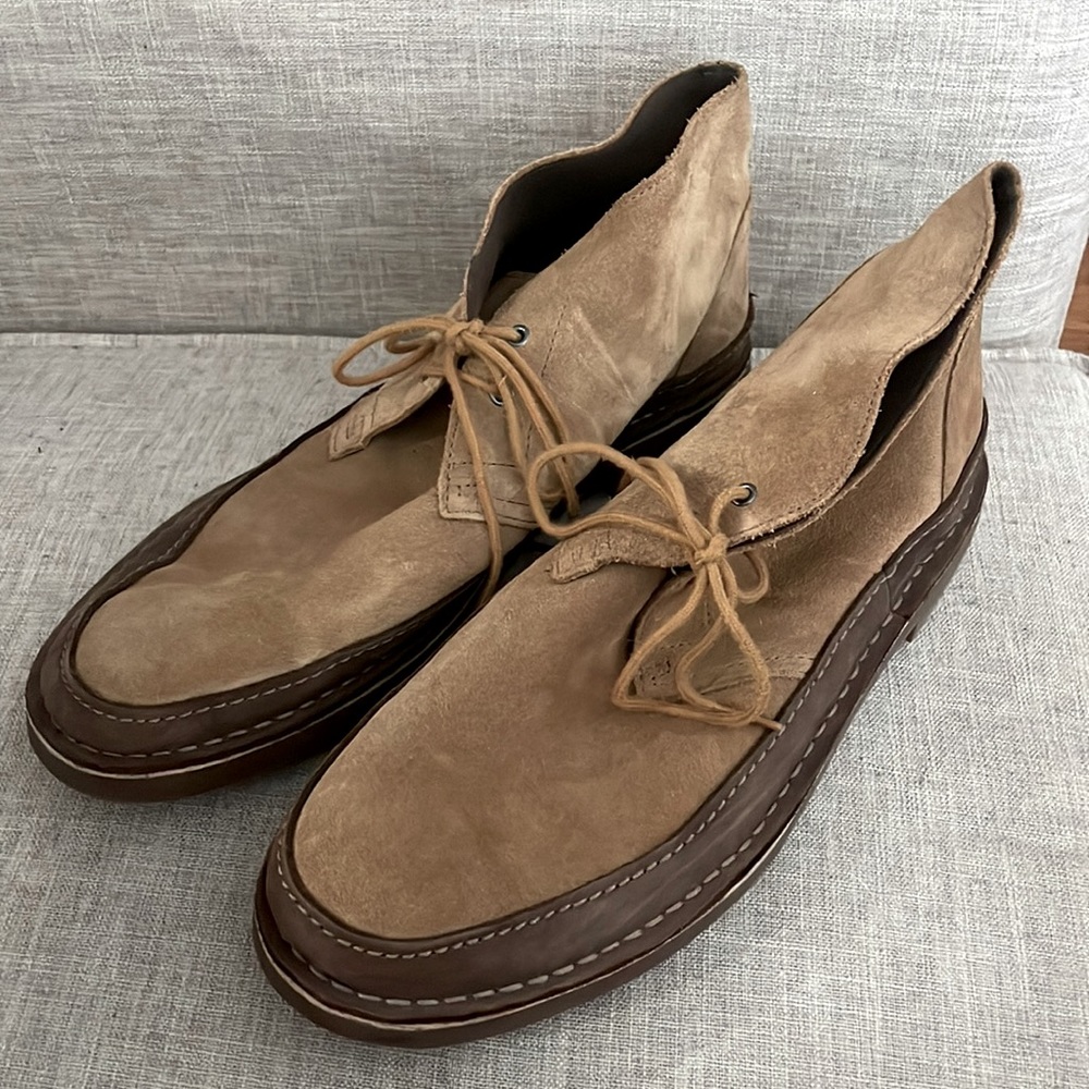 Clarks Men’s Hommes Tan Low Boot, Size 11